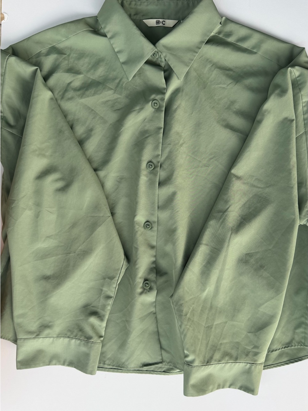 Uniqlo Cropped Button-Down Shirt in Sage - Picture 6 of 6